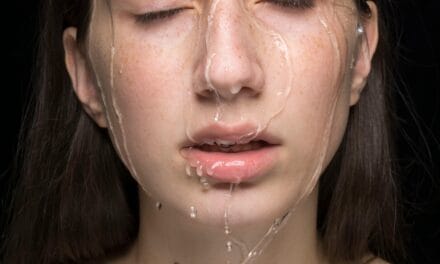 Η Χημεία του Skin Streaming: Γιατί το ‘Less is More’ είναι η επιστημονική λύση για λαμπερό δέρμα το 2026