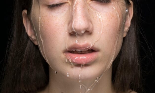 Η Χημεία του Skin Streaming: Γιατί το ‘Less is More’ είναι η επιστημονική λύση για λαμπερό δέρμα το 2026