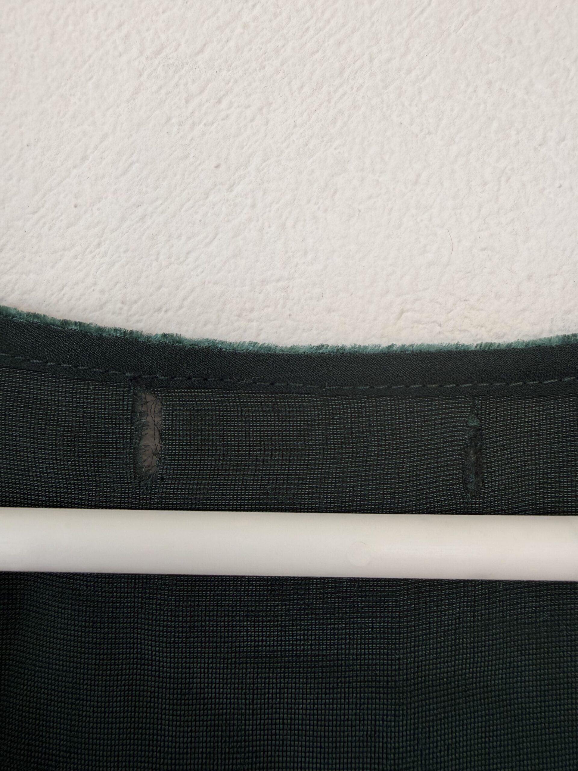 Βελούδινο Σμαραγδί Τοπ με Μεταξωτό Δέσιμο – Silk Blend – Εκτίμηση S/M 3 Βελούδινο Σμαραγδί Τοπ με Μεταξωτό Δέσιμο – Silk Blend – Εκτίμηση S/M - Image 3