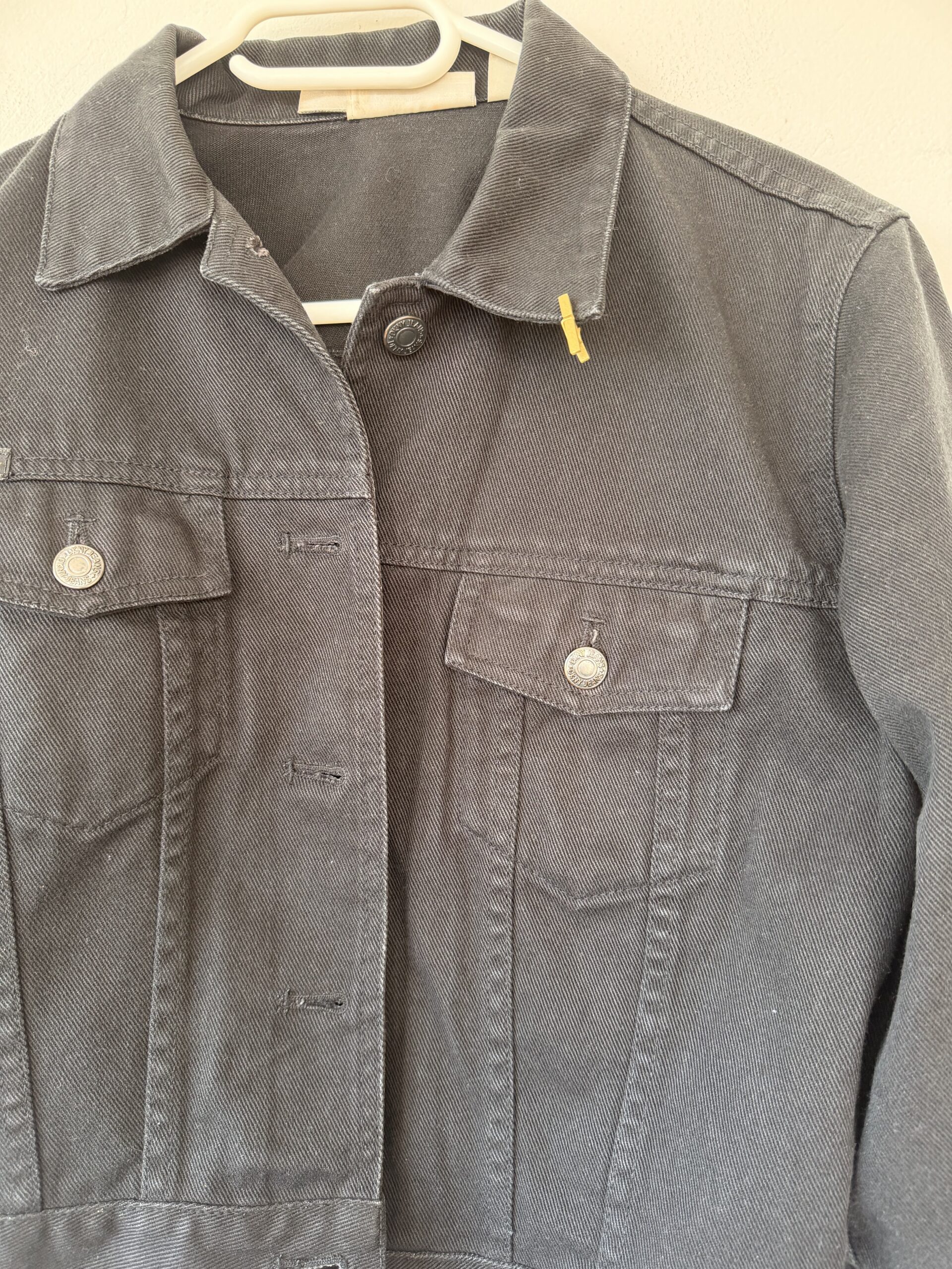 DKNY Jeans Μαύρο Cropped Denim Jacket – Vintage 3 DKNY Jeans Μαύρο Cropped Denim Jacket – Vintage - Image 3