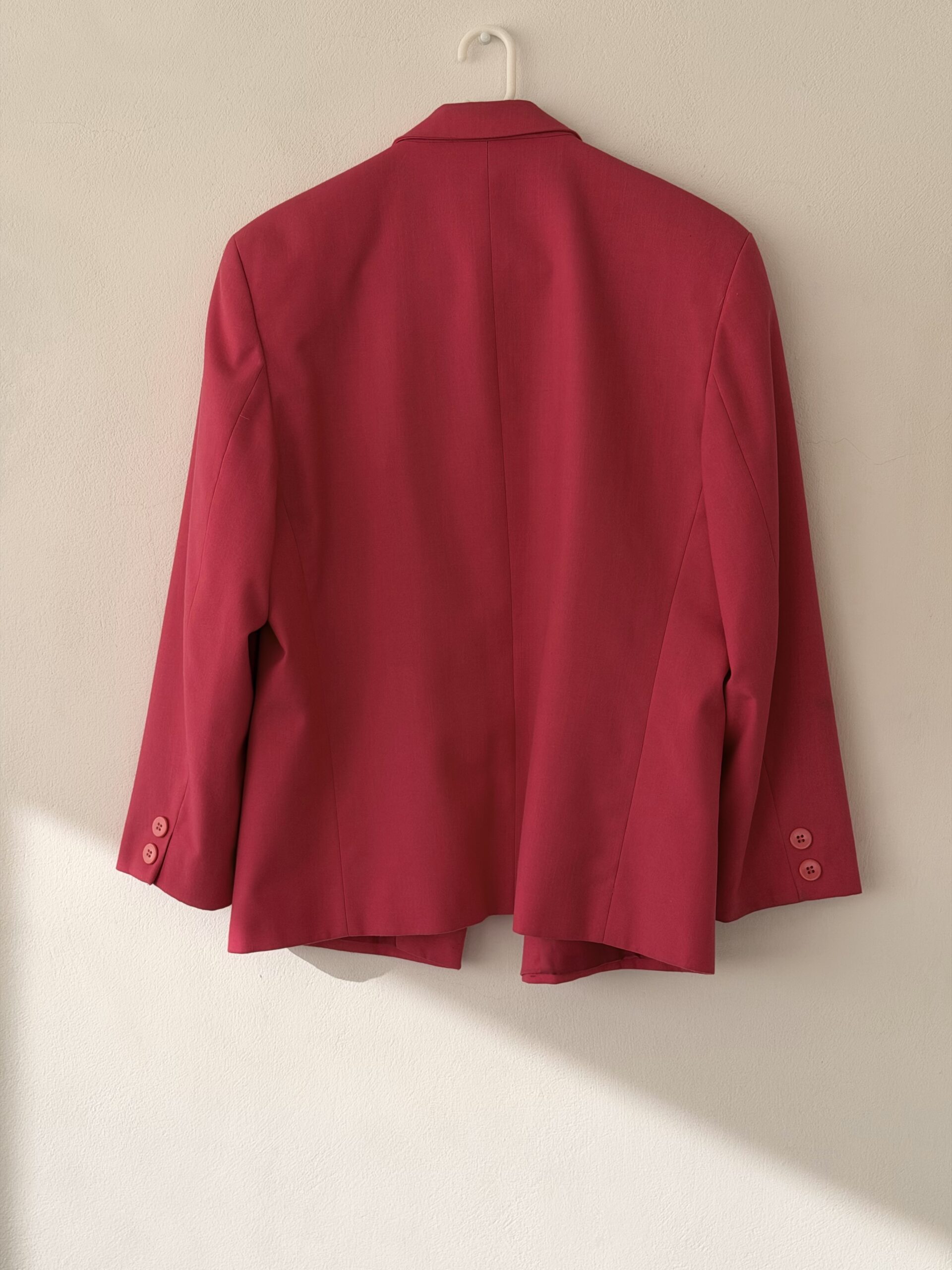 Vintage GOLDIX Fuchsia Blazer – Made in Italy – 100% Viscose – EU 38 2 Vintage GOLDIX Fuchsia Blazer – Made in Italy – 100% Viscose – EU 38 - Image 2