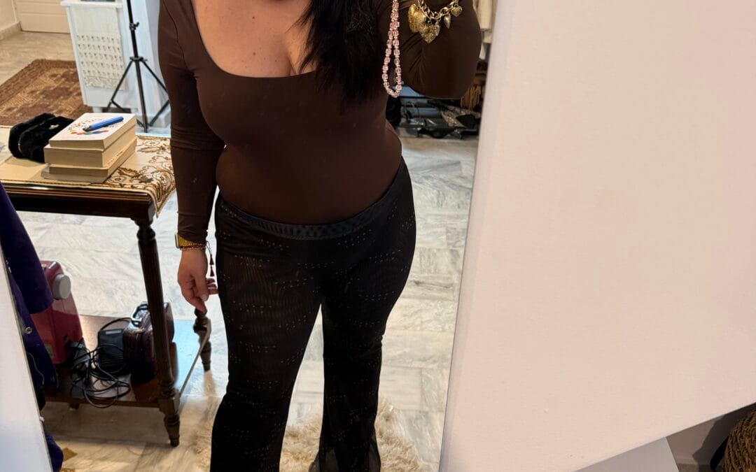 FASHION MEDIA BRAND 1 Trend Alert: Πώς το Brown & Black Combo και η Vanity Bag Επαναπροσδιορίζουν το Modern Glam