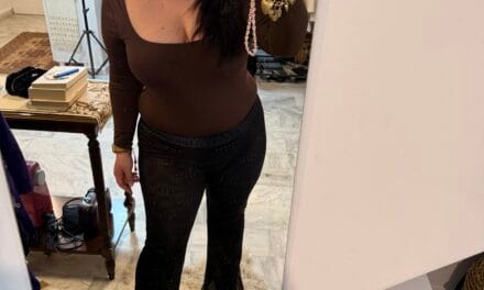 Trend Alert: Πώς το Brown & Black Combo και η Vanity Bag Επαναπροσδιορίζουν το Modern Glam