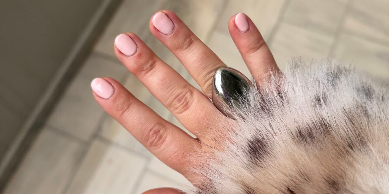 Global Influence Exclusive: Το  «Quiet Luxury» Μανικιούρ που Επαναπροσδιορίζει τη Θηλυκότητα