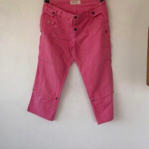 Benetton Pink Cropped Pants – Statement Summer Piece