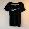 NIKE Swoosh Tee – Black Athletic Fit