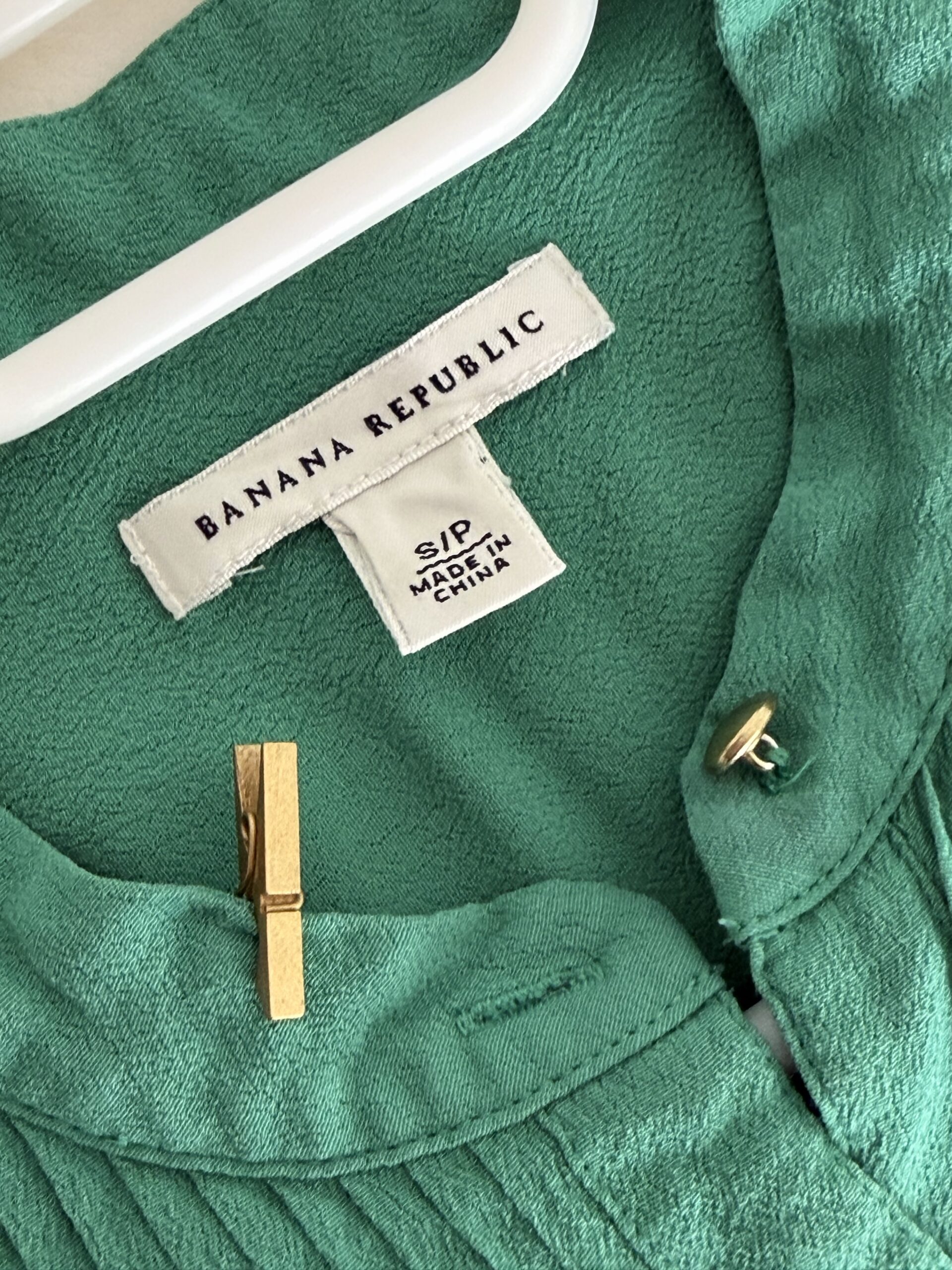 Banana Republic Emerald Green Sleeveless Blouse with Pleated Detail – Preloved Statement Top 4 Banana Republic Emerald Green Sleeveless Blouse with Pleated Detail – Preloved Statement Top - Image 4