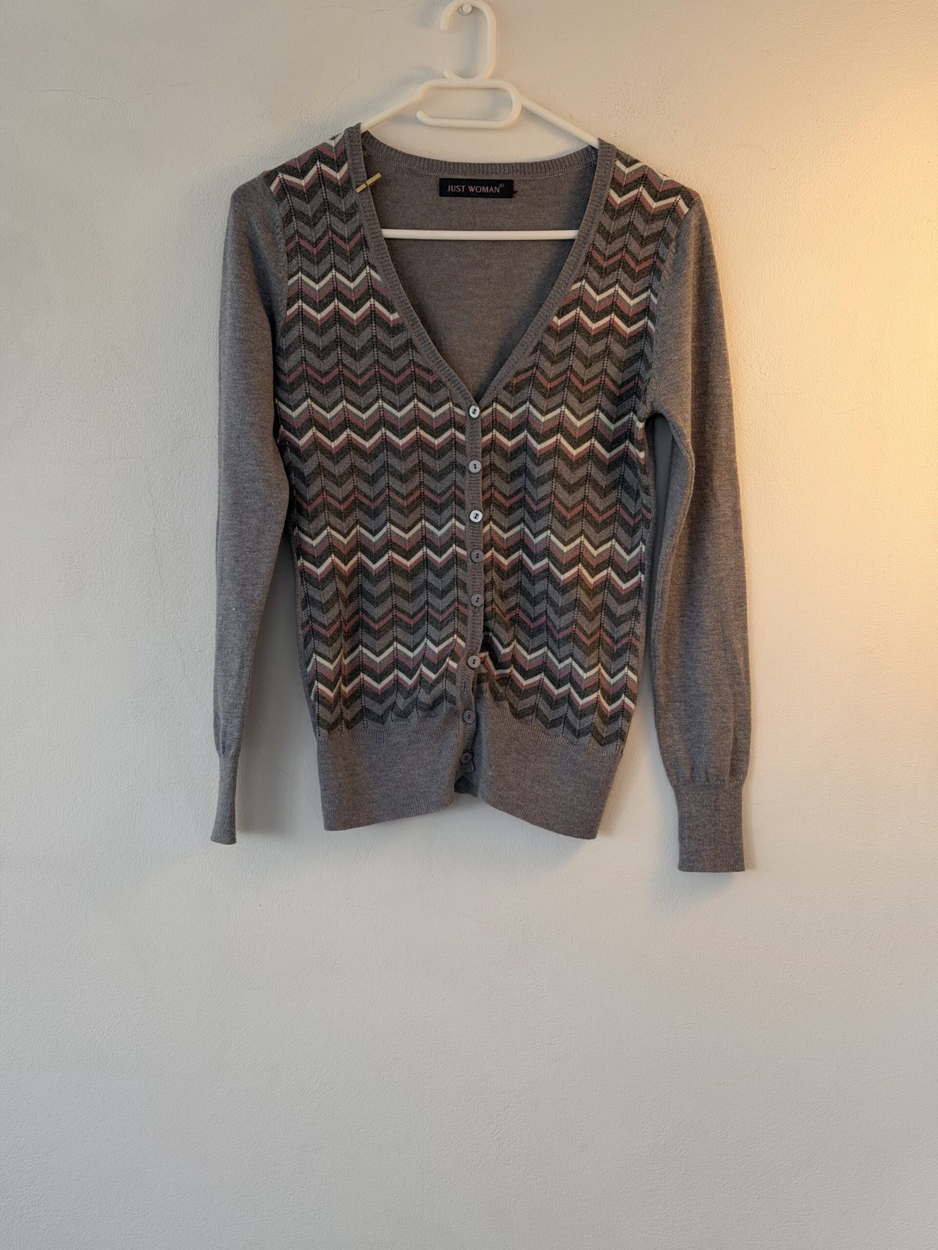👉 JUST WOMAN Knit Cardigan – Grey Chevron – S/M 1 👉 JUST WOMAN Knit Cardigan – Grey Chevron – S/M