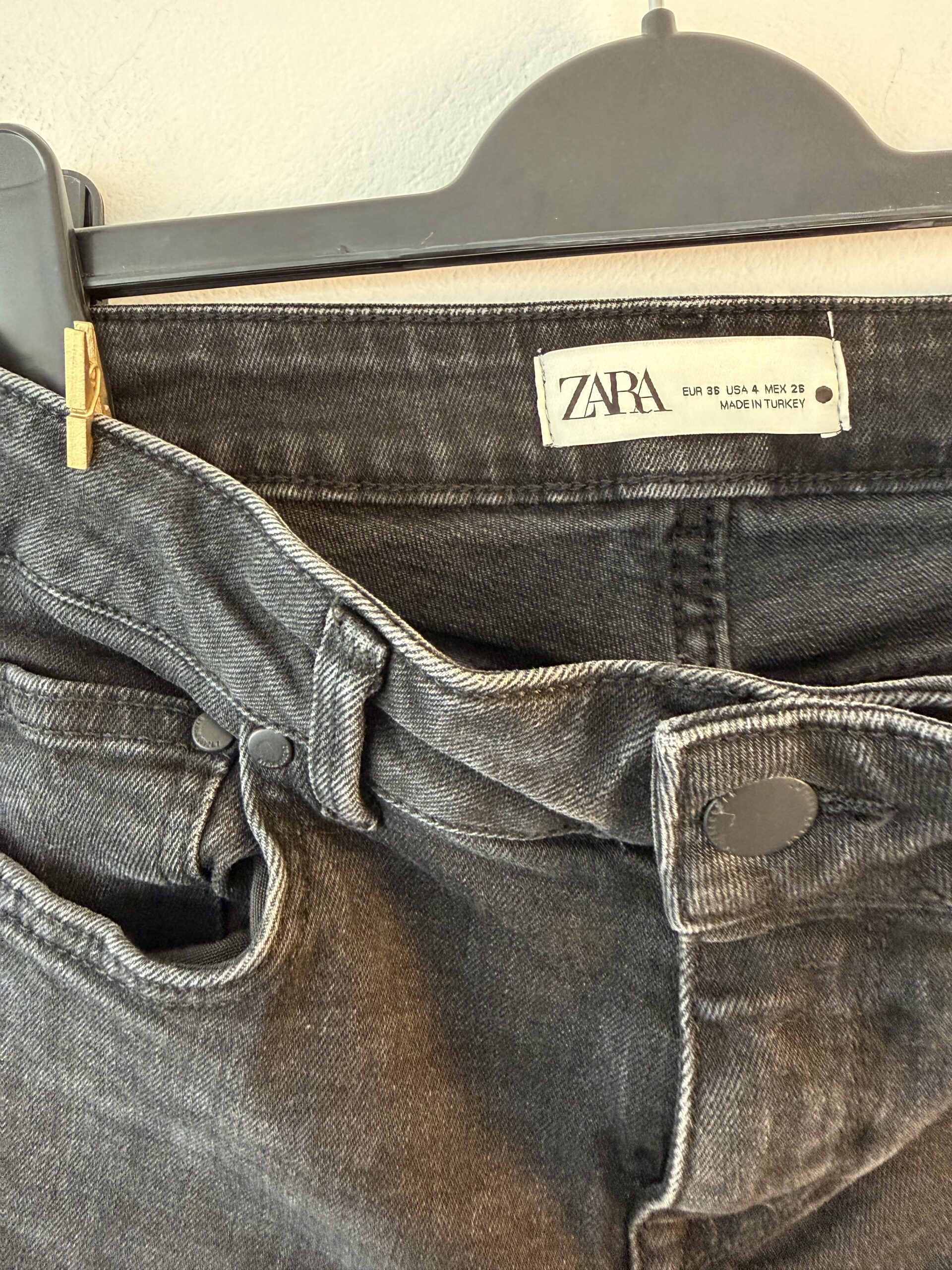 👉 ZARA Black Cropped Jeans – EUR 36 – Raw Hem 2 👉 ZARA Black Cropped Jeans – EUR 36 – Raw Hem - Image 2