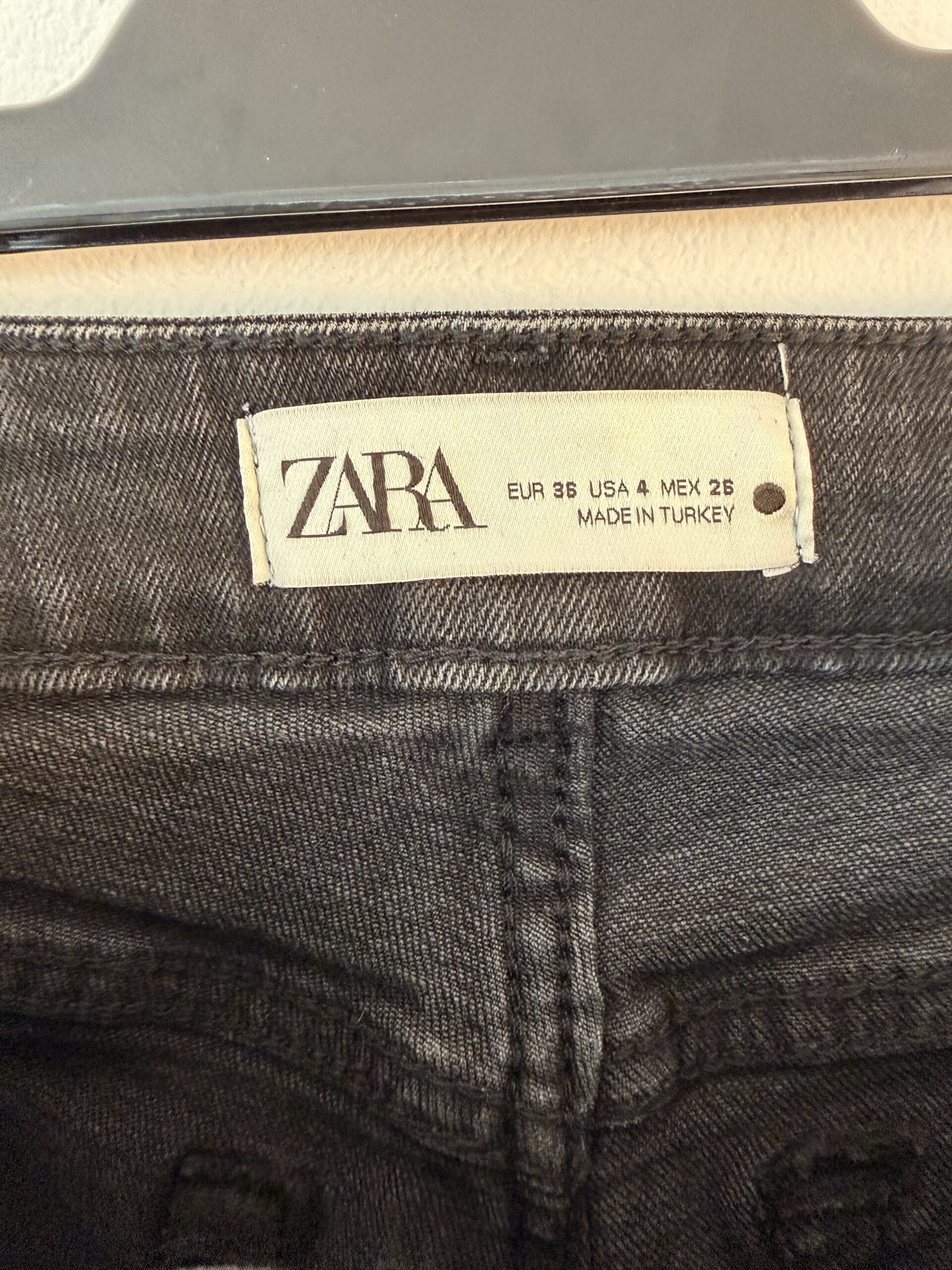 👉 ZARA Black Cropped Jeans – EUR 36 – Raw Hem 4 👉 ZARA Black Cropped Jeans – EUR 36 – Raw Hem - Image 4