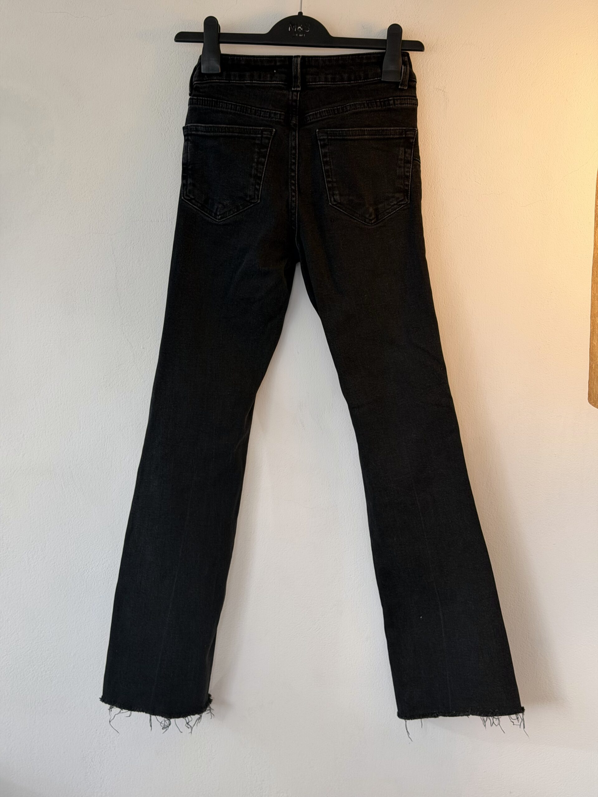 👉 ZARA Black Cropped Jeans – EUR 36 – Raw Hem 3 👉 ZARA Black Cropped Jeans – EUR 36 – Raw Hem - Image 3