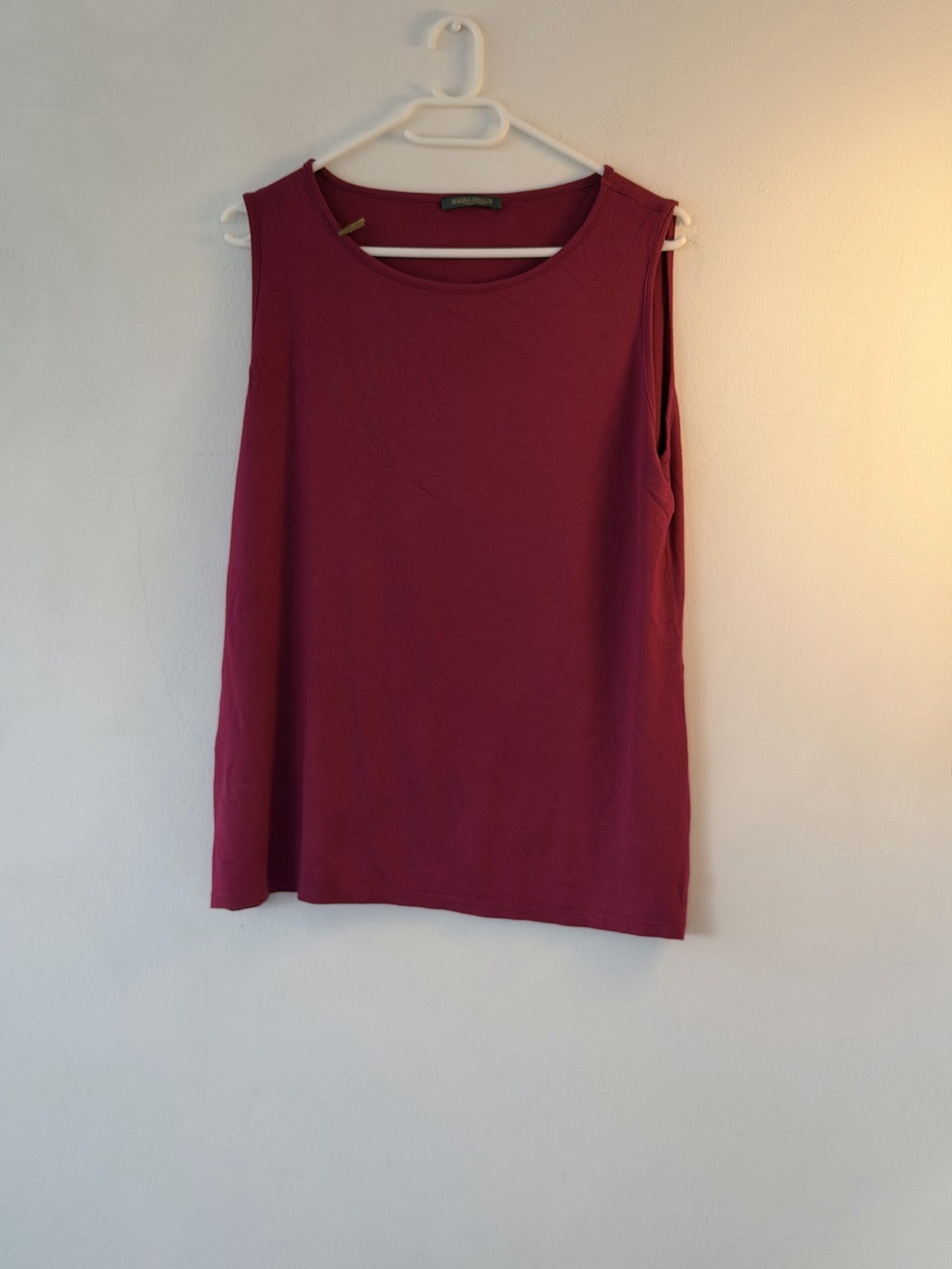 👉 MARINA RINALDI Burgundy Sleeveless Top – Estimated L/XL 1 👉 MARINA RINALDI Burgundy Sleeveless Top – Estimated L/XL