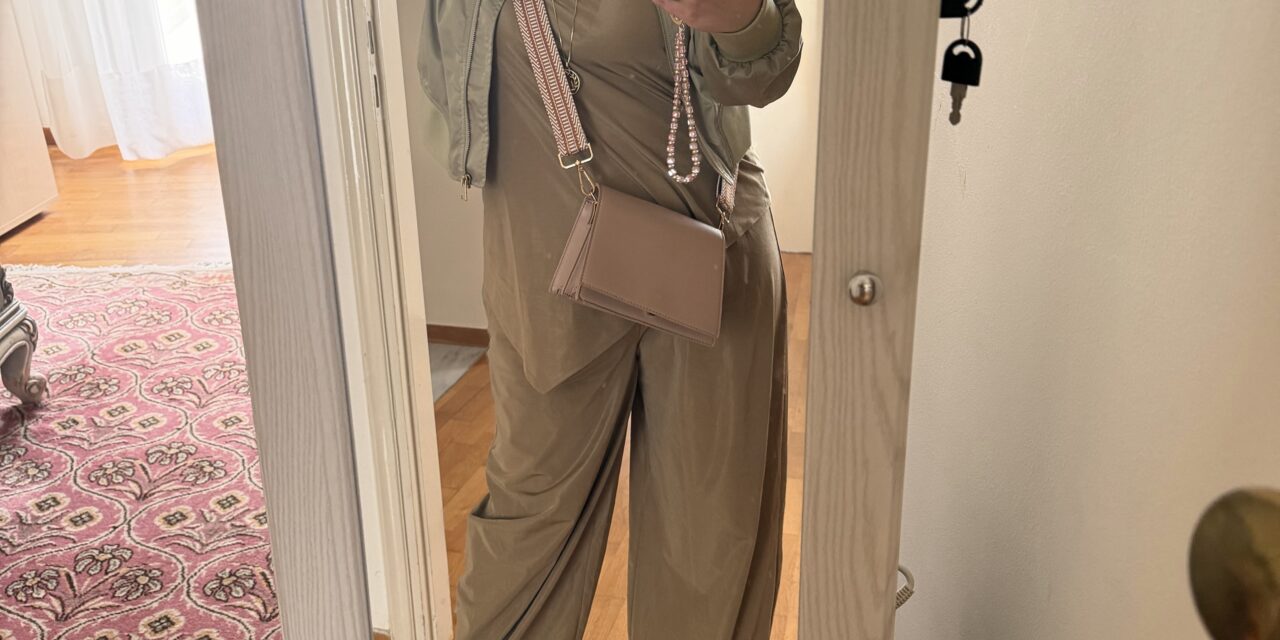 Το “GI Look” της Άνοιξης: Γιατί το Χακί Μονοχρωματικό Outfit είναι η Απόλυτη Τάση του 2026