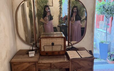 Oversized Blazer & Slip Skirt: Ο αναπάντεχος ’90s συνδυασμός που ορίζει την Άνοιξη του 2026