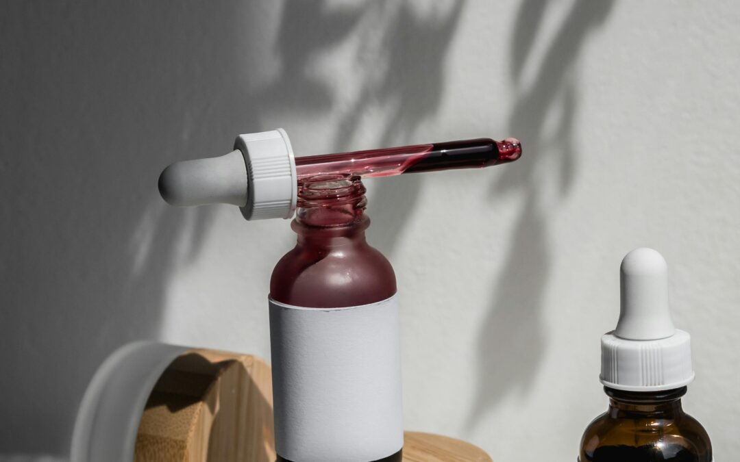 Retinol vs. Bakuchiol: Η «Μάχη των Μορίων» για την Τέλεια Επιδερμίδα