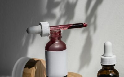 Retinol vs. Bakuchiol: Η «Μάχη των Μορίων» για την Τέλεια Επιδερμίδα