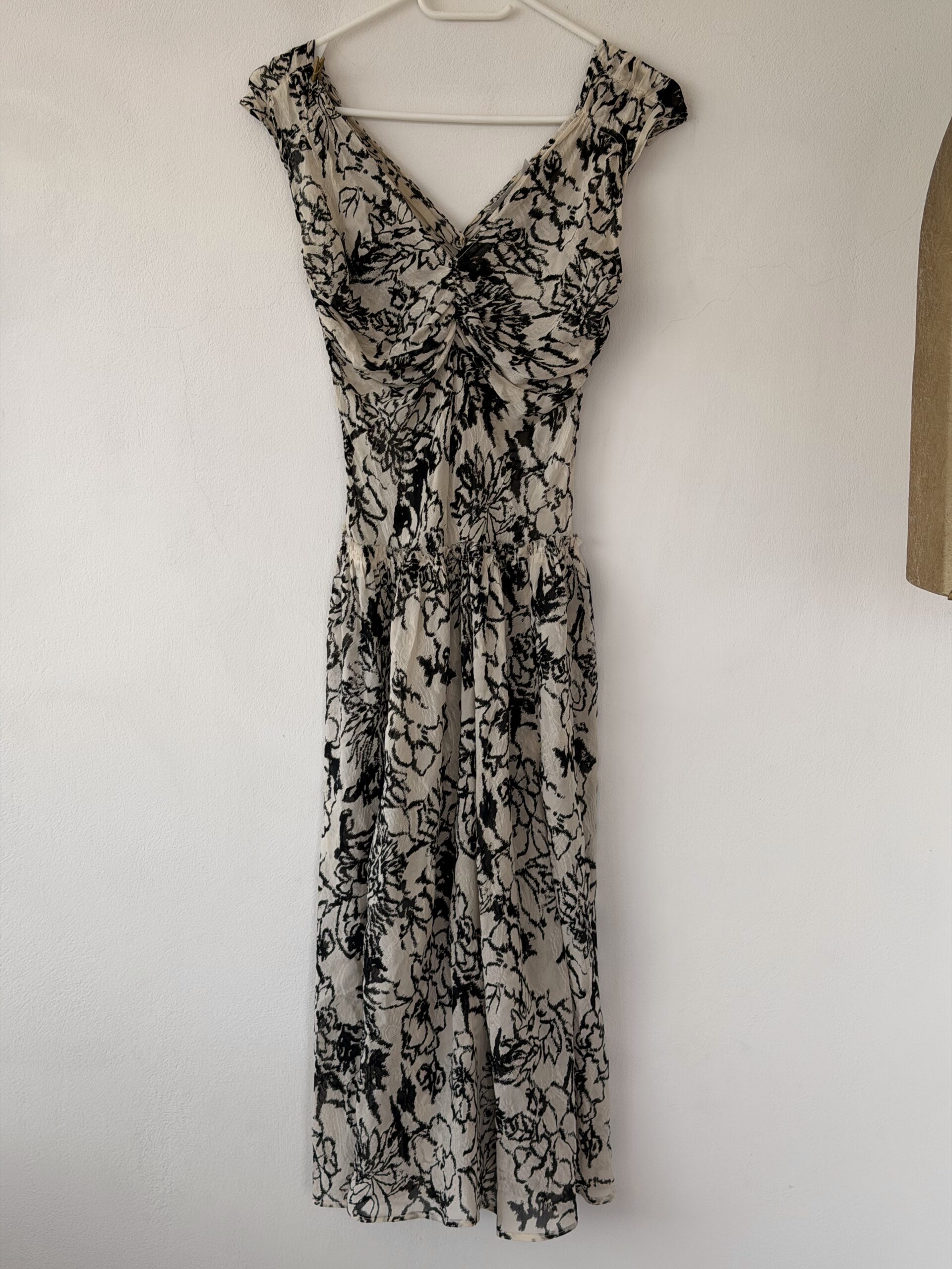 Nicole Farhi 100% Silk Floral Midi Dress – Timeless Monochrome Elegance XS 1 Nicole Farhi 100% Silk Floral Midi Dress – Timeless Monochrome Elegance XS