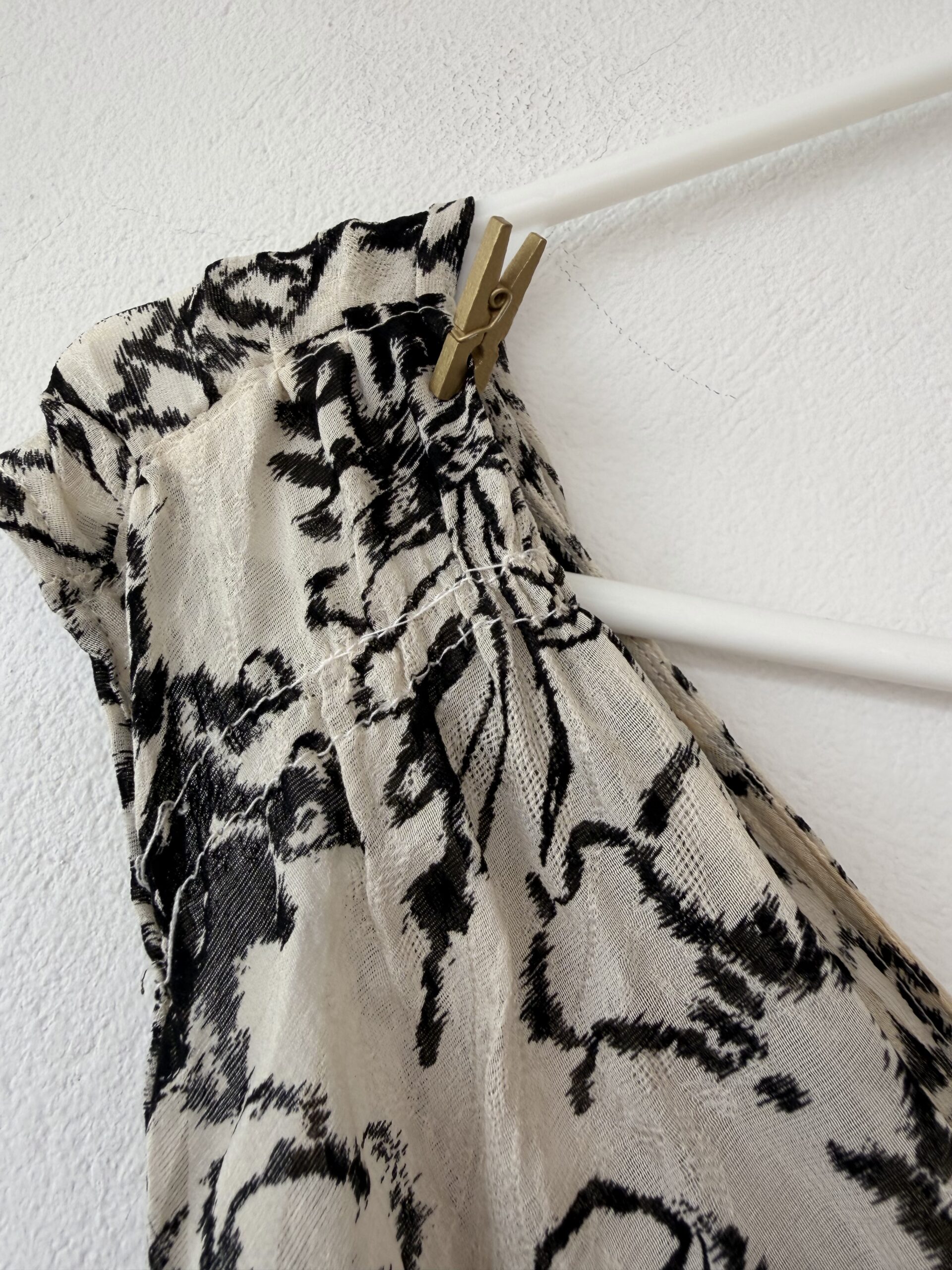 Nicole Farhi 100% Silk Floral Midi Dress – Timeless Monochrome Elegance XS 5 Nicole Farhi 100% Silk Floral Midi Dress – Timeless Monochrome Elegance XS - Image 5