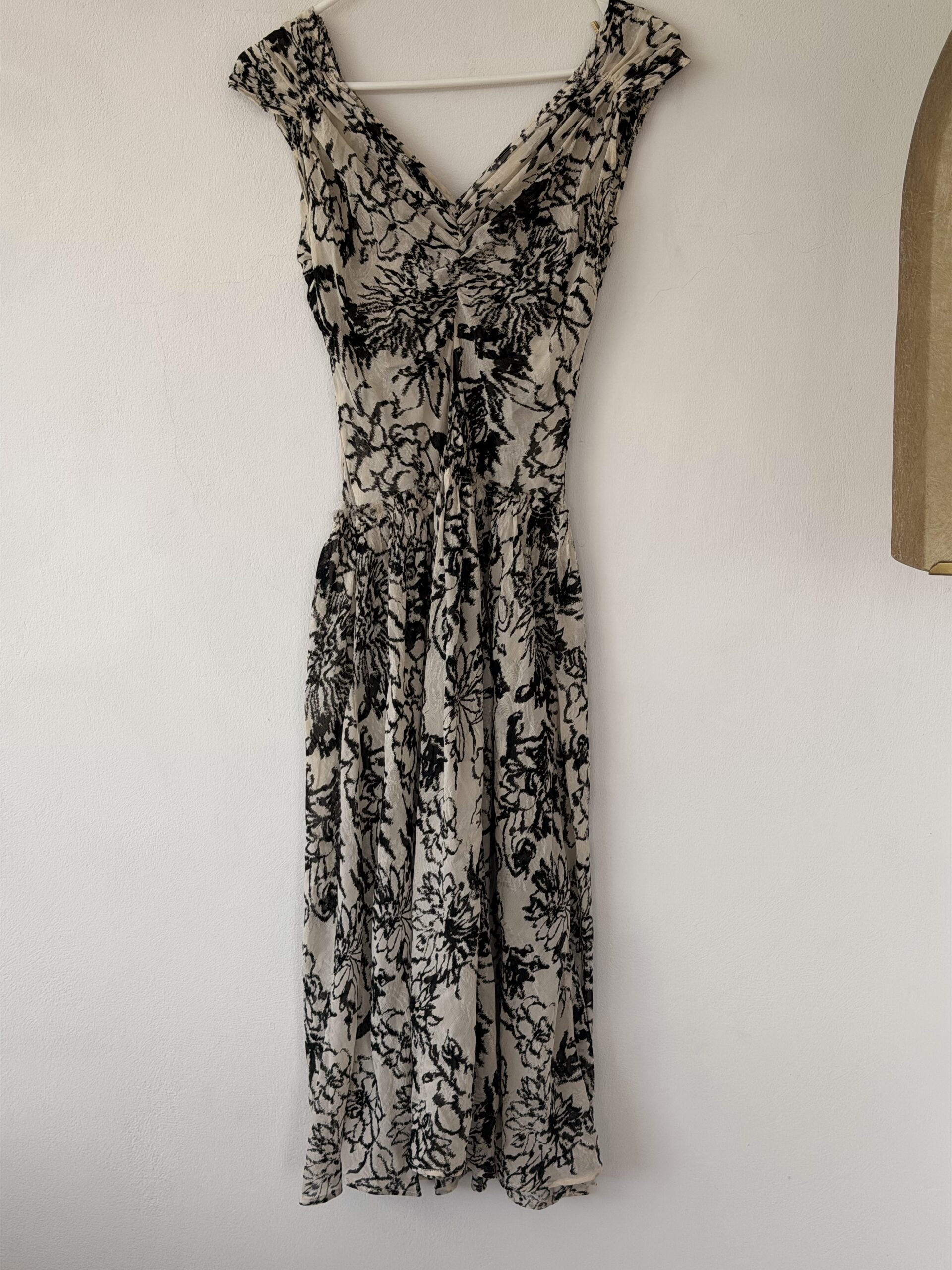 Nicole Farhi 100% Silk Floral Midi Dress – Timeless Monochrome Elegance XS 4 Nicole Farhi 100% Silk Floral Midi Dress – Timeless Monochrome Elegance XS - Image 4