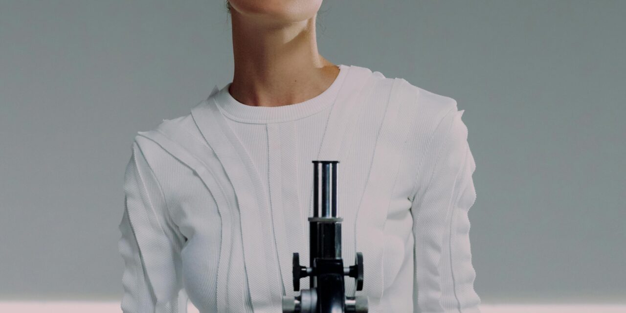Skin-Inspired Fashion: Η Επιστήμη του «Δεύτερου Δέρματος» είναι η Επανάσταση που Περιμέναμε